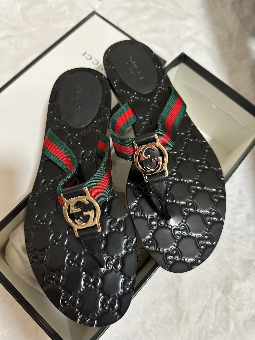 Gucci Black Leather Thong Sandals with Red and Green Web and Gold GG